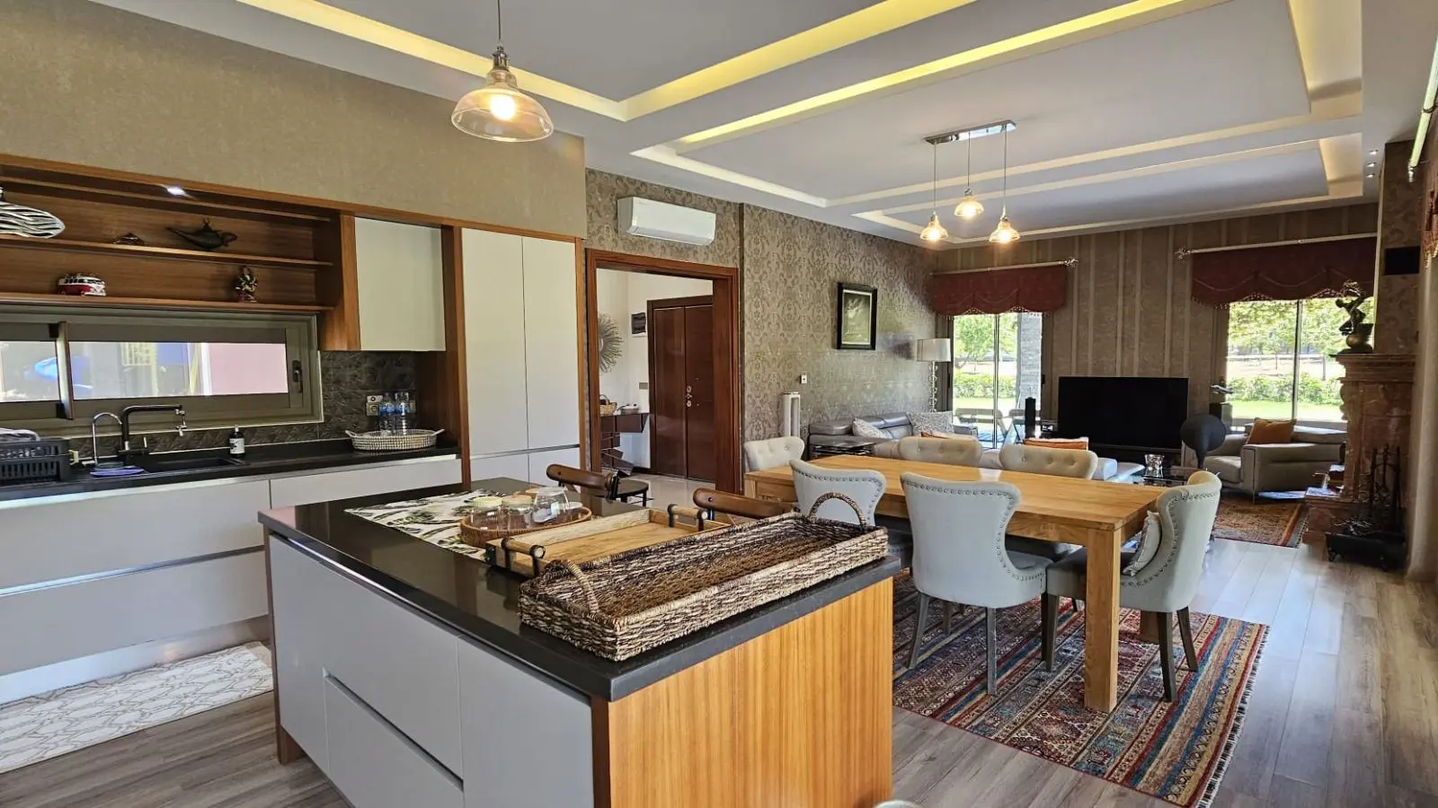 Fitted kitchen